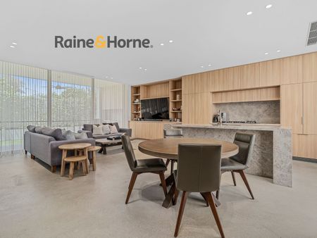 Luxurious "Oasis" styled Duplex - Photo 5