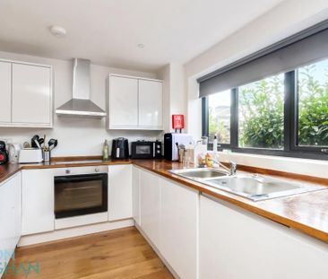 3 bedroom end of terrace house to rent - Photo 2