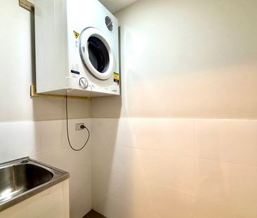 Stylish Dual Key 1 Bedroom Apartment for Rent - Photo 5