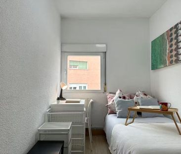 Calle de Carracedo, Madrid, Community of Madrid 28024 - Foto 4