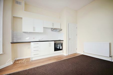 2 bedroom flat to rent - Photo 3