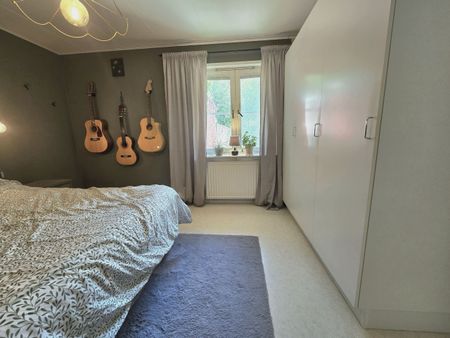 Radhustvåa i superläge med egen trädgård - Foto 4
