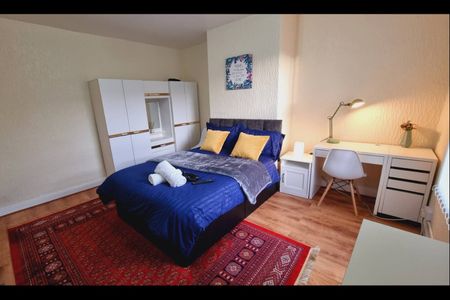 2 Bed Terraced House, Leeds, LS8 - Photo 4