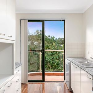 Coastal Comfort & Style – Only Steps to Dee Why Beach - Photo 2