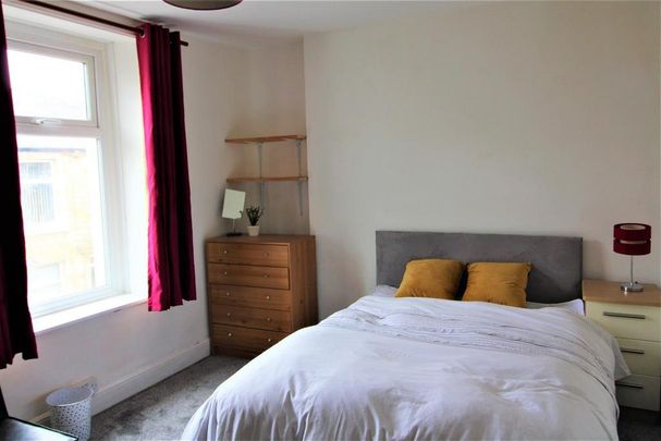 3 bedroom private hall to rent - Photo 1