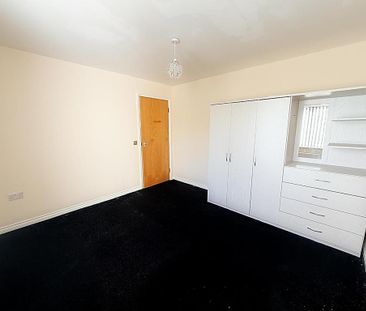 4 bedroom terraced house to rent - Photo 4