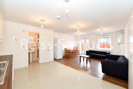 6 bedroom terraced house to rent - Photo 2