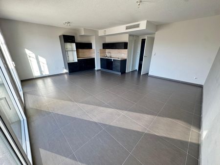 Location Appartement 3 pièces 67m² CASTELNAU LE LEZ 34170 - Photo 2