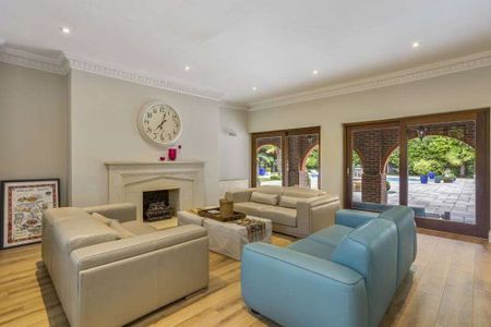 A five bedroom family home situated in the prestigious Wentworth Estate. - Photo 4