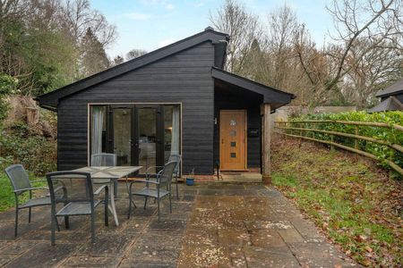 Churt Road Churt, Farnham - 1 bedroomProperty for lettings - Seymours - Photo 4