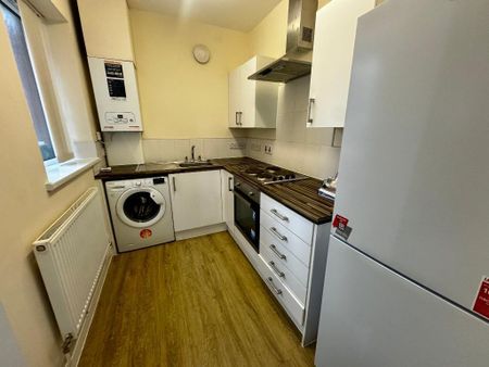 2 bedroom terraced house to rent - Photo 4