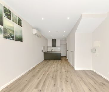 Whitlam Townhouse - Photo 2