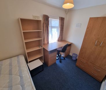 5 Bed Student Accommodation - Photo 2