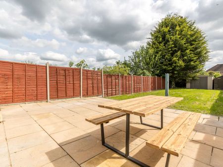 OX Living is proud to present this high-quality 7-bedroom co-living property, perfect for working professionals looking for stylish, stress-free living. Room 4 - Photo 5