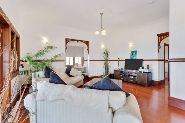 125 Flinders Pde, Scarborough QLD 4020 - House For Rent | Domain - Photo 1