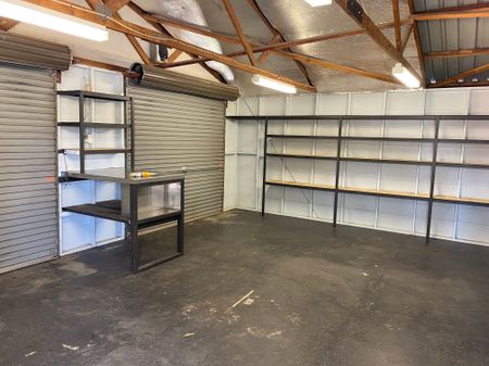 Five-Bedroom Home with Workshop & Double Garage - Photo 5