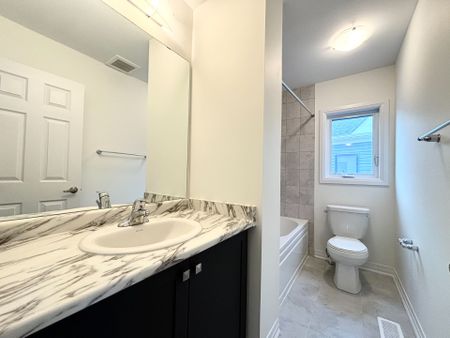 For Lease - 132 PORT Crescent, Welland, Ontario - Photo 3