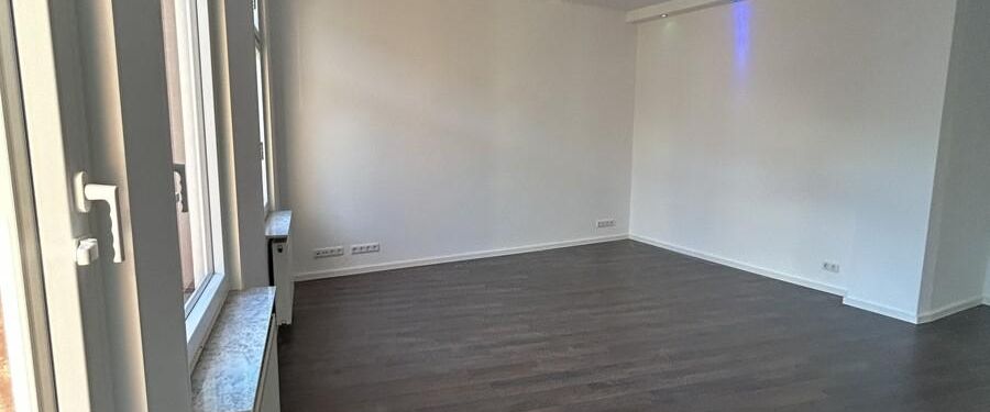 Altbaucharme neu belebt – großzügige, sanierte 3-Zimmer-Wohnung mit zwei Balkonen, sofort bezugsbereit - Foto 1