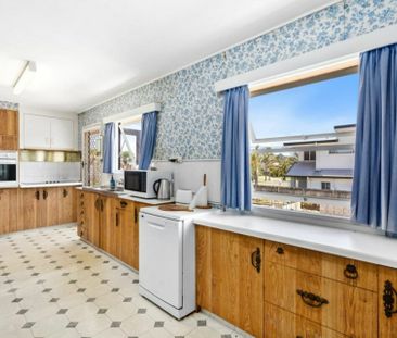 Unbeatable Location with Spacious Family Living in the Heart of Pal... - Photo 6