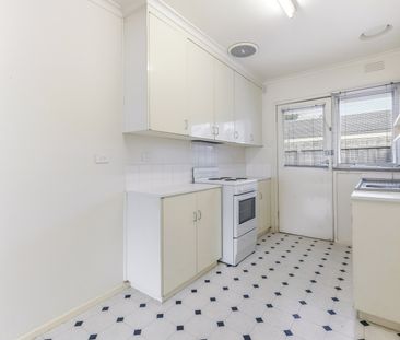 Low-Maintenance Living Moments from Chadstone & Transport - Photo 4