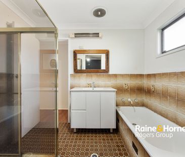 Large Family Home! - Photo 5