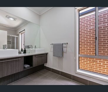 Charming Family Retreat in Mernda - Photo 6