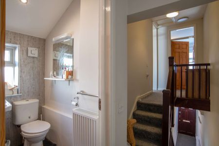 Modern 6-bedroom Coburn Street house - Photo 4