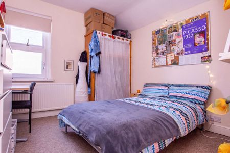 Perfect location for students at the Heath - Photo 3