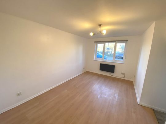 Price £1,350 pcm - Available 27/12/2025 - Unfurnished - Photo 1