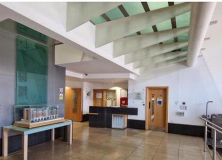 1 Bed Flat, Whitworth Street West, M1 - Photo 2