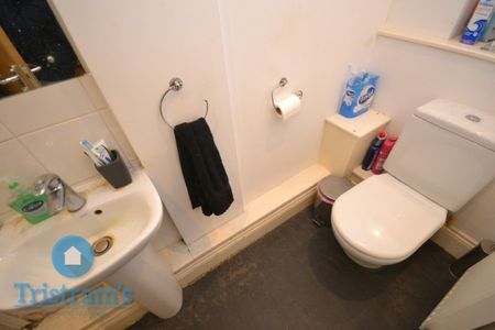 2 bed Apartment for Rent - Photo 5