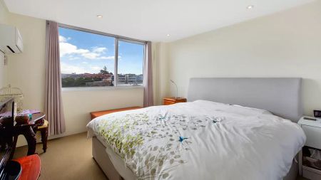 SUNNY 2 BEDROOM APARTMENT WITH SENSATIONAL VIEWS & PARKING - Photo 2