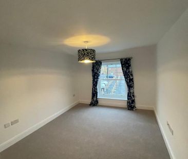 2 bedroom coach house to rent - Photo 1