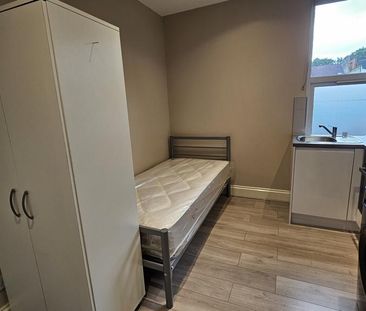 Studio to rent - Photo 3