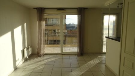 Location Appartement 2 pièces 41m² ST LAURENT DU VAR 06700 - Photo 2
