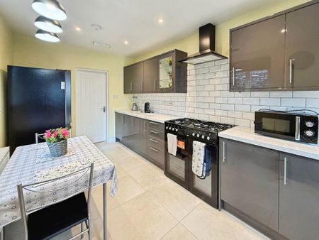 1 bedroom in a house share to rent - Photo 5