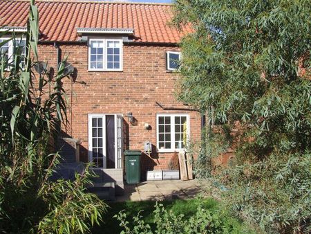 2 bedroom semi-detached house to rent - Photo 5
