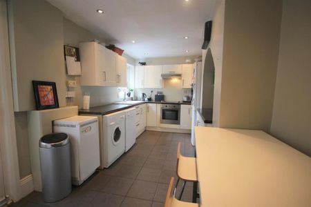 3 bedroom terraced house to rent - Photo 3