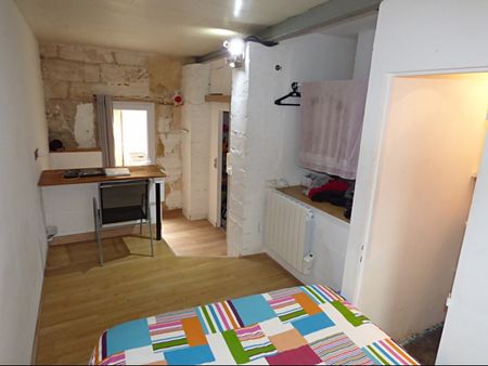 AVIGNON INTRA MUROS: Magnifique appartement en duplex refait à neuf climatisé avec cour privative - Photo 5