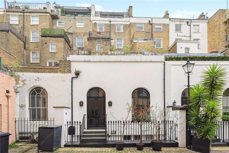 PET FRIENDLY. Nestled on a serene, cobblestone mews, this beautifully refurbished three-bedroom house has been meticulously updated to the highest standards throughout. - Photo 5