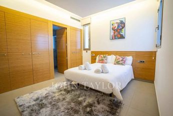 Luxury Villa for rent in Cap Martinet, Spain