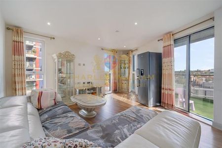 Flat , Aylesbury House, Hatton Road, Wembley - Photo 3