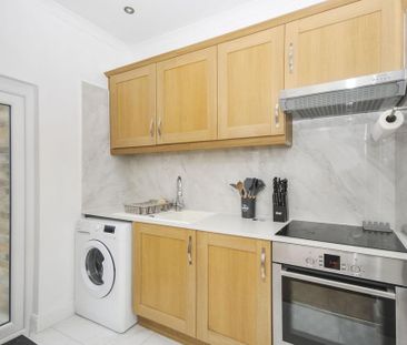 3 bedroom terraced house to rent - Photo 4