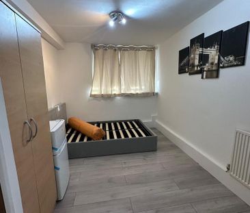 4 bedroom flat share to rent - Photo 1