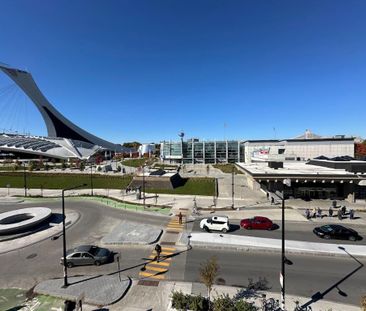 Grand 4 1/2 face métro Viau / dernier étage - Longue durée - Photo 1