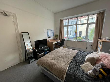 3 bedroom flat to rent - Photo 5