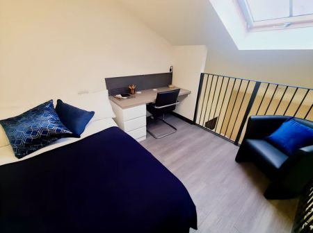 Studio - Platinum - Top Floor - Photo 2