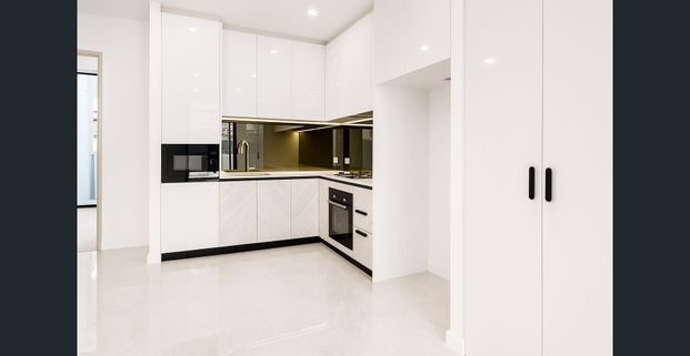 Expansive courtyard apartment - 2 bedroom in Ucello - Photo 1