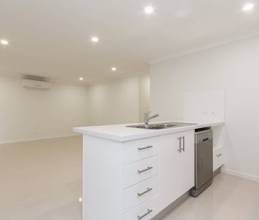 Modern Family Living with Space, Comfort & Convenience! - Photo 4