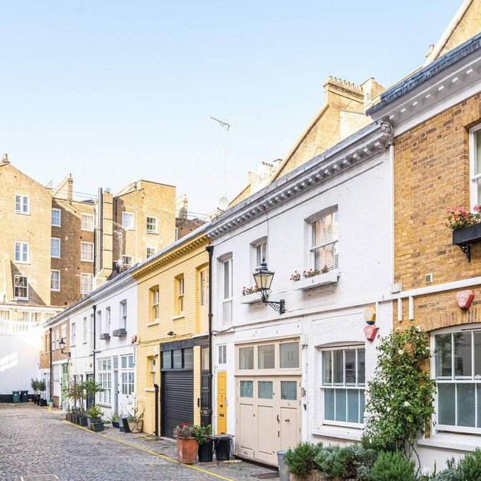 3 bedroom mews to rent - Photo 1